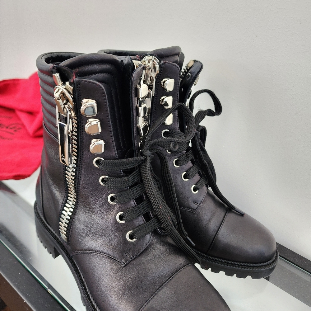 Louboutin boots size 6 in black